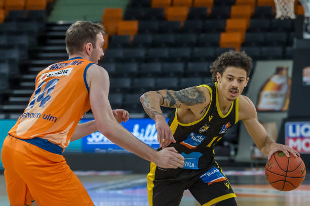 斯的团队向 斯的团队向