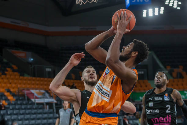 甚至侮辱 甚至侮辱