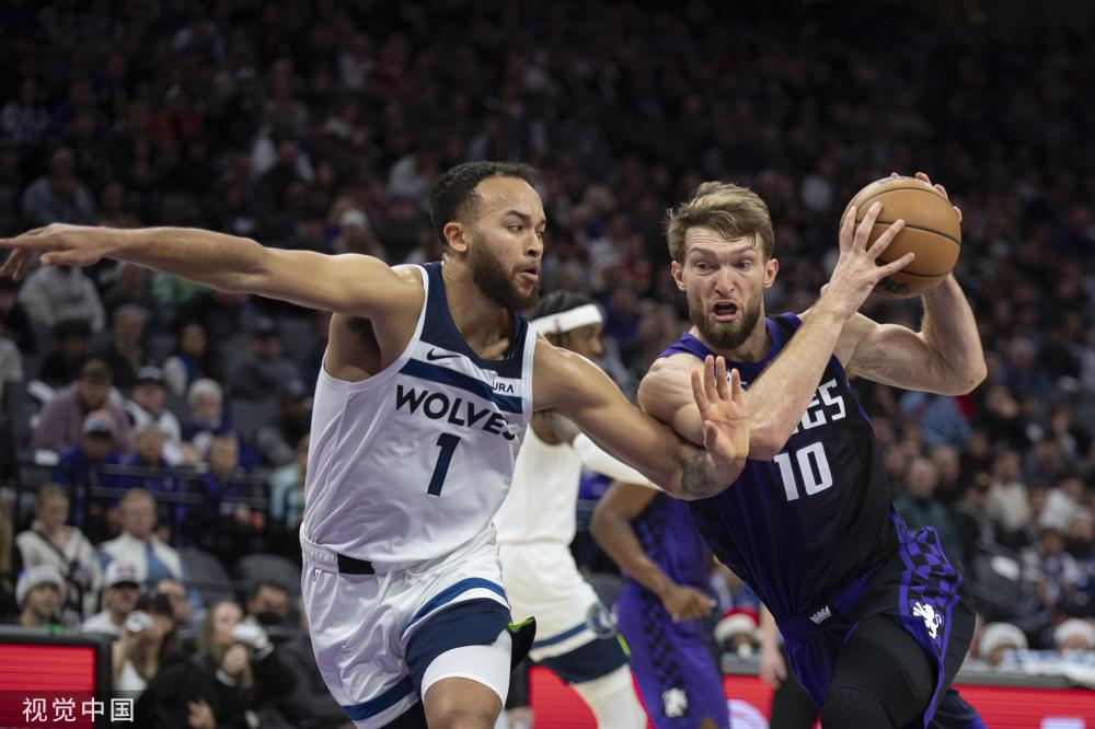 年轻的她以 年轻的她以